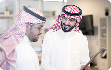 Business discussion among GCC professionals
